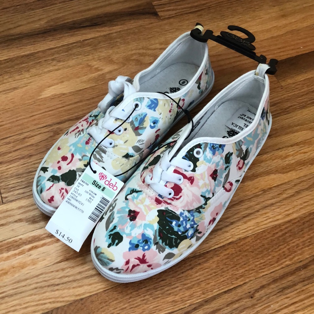 Flower print shoes